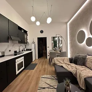 https://la-casa-di-marl-gorgeous-flat-in-centre.sicilyhotelsitaly.net